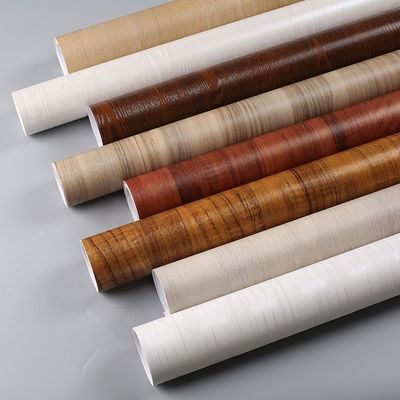 acheter Film de meubles en vinyle autoadhésif à grains de bois texturés/papier peint décoratif Le choix idéal pour la décoration intérieure online manufacture